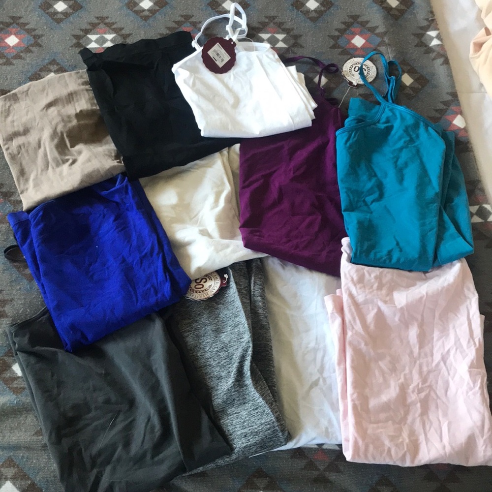 Women’s seamless cami tanks.